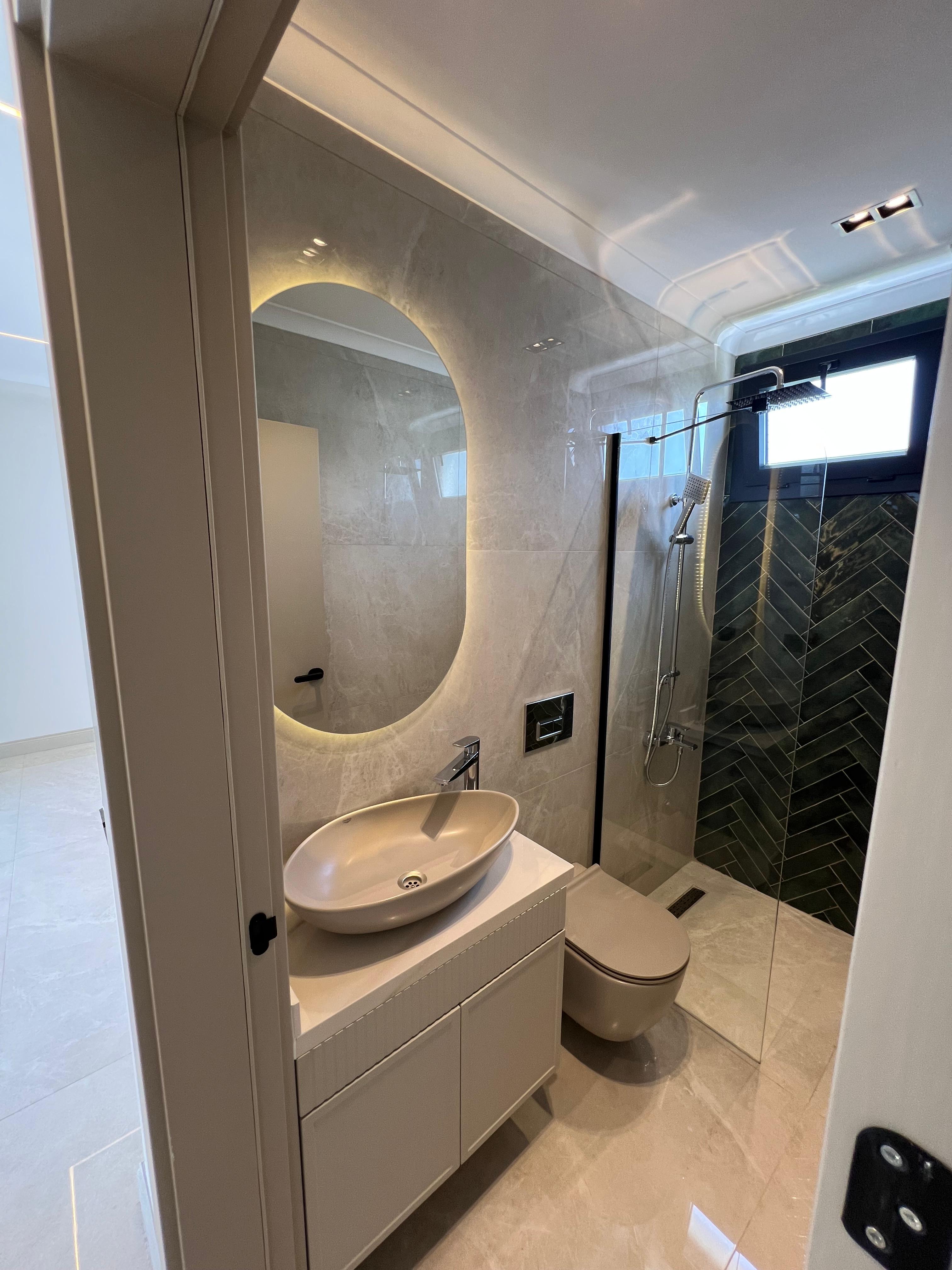 Lüks banyo mermer kaplama doğal taş duvar tasarımı