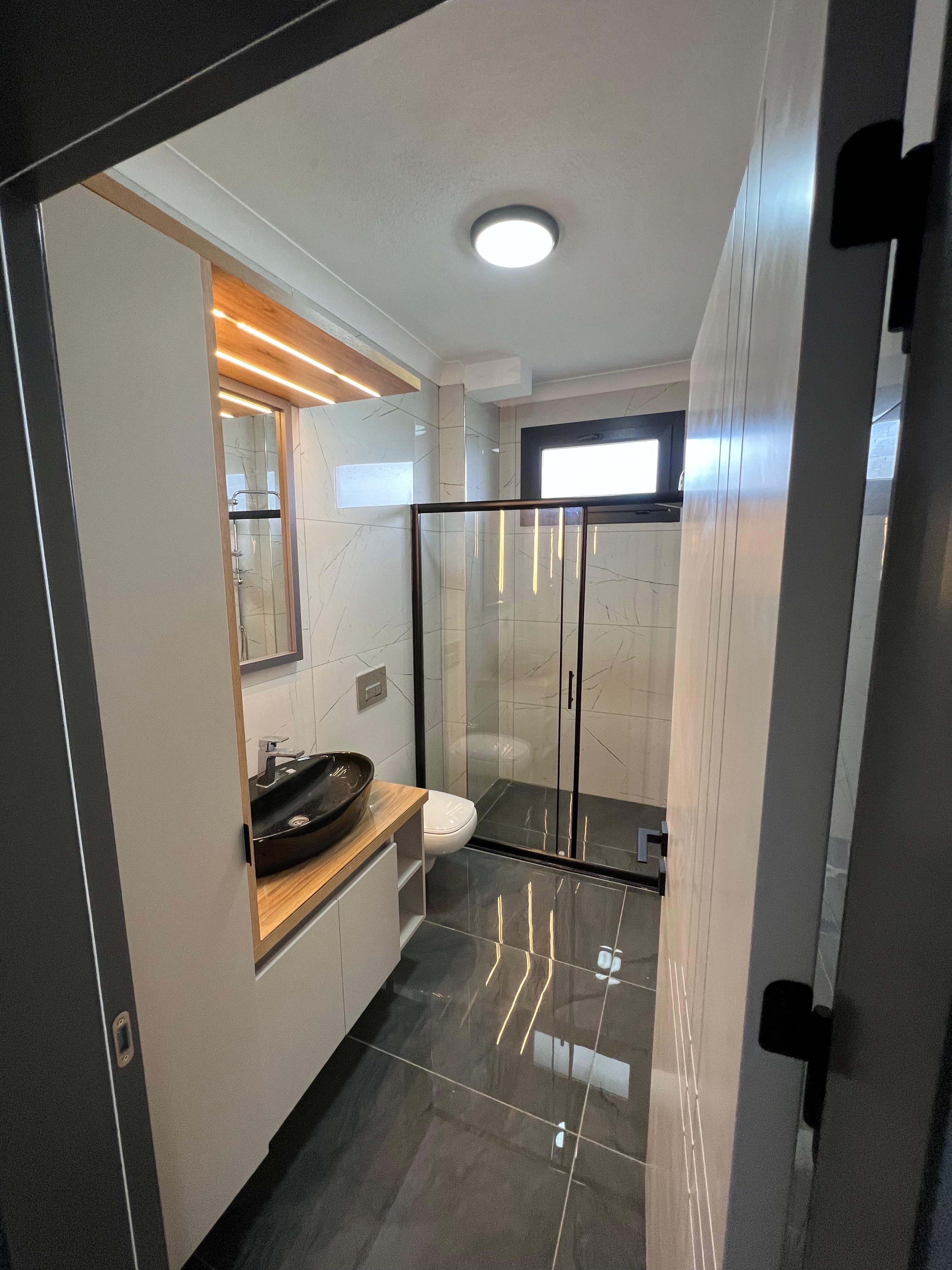 Villa banyosu lavabo ve armatür detay modern tasarım