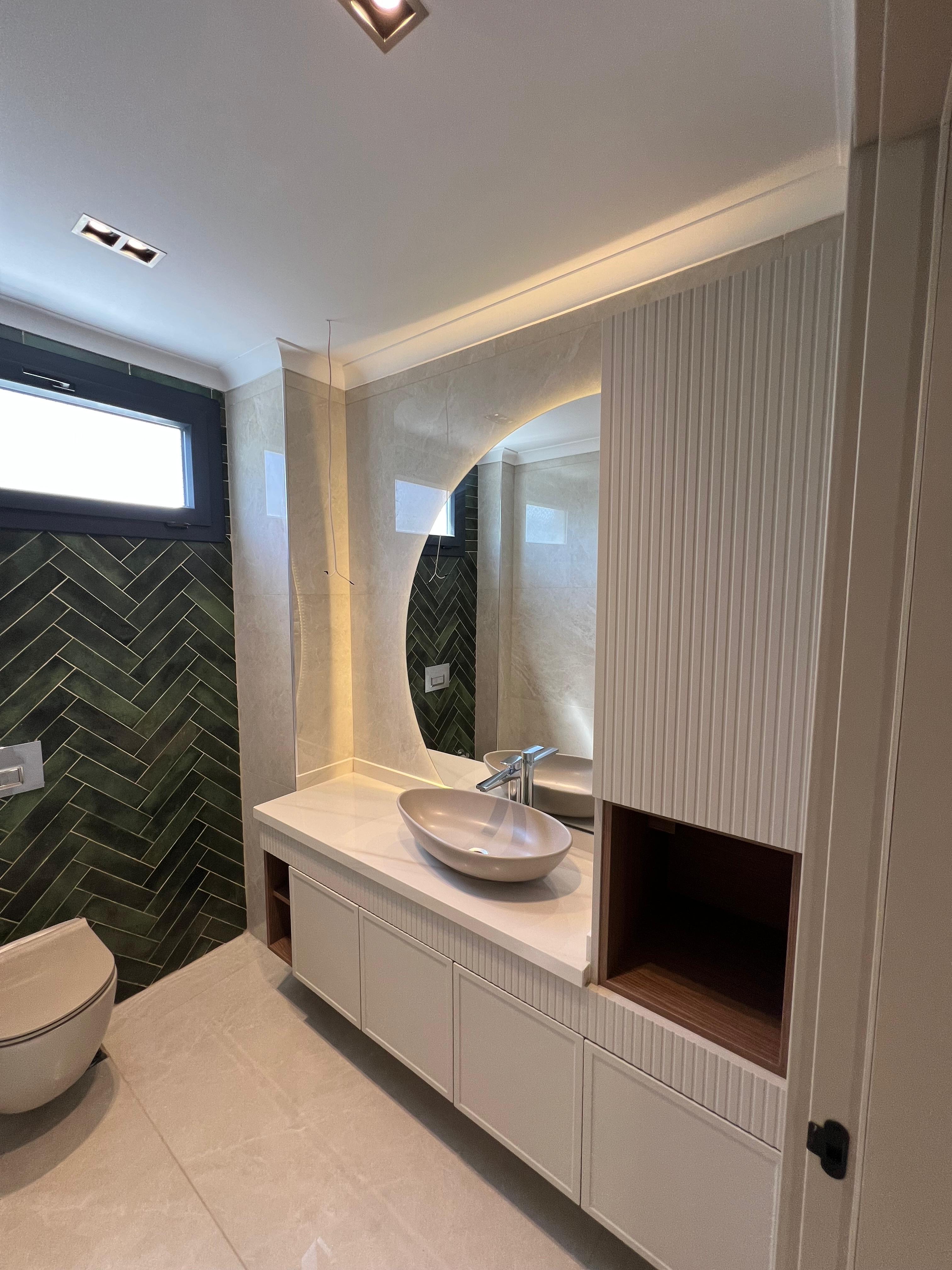 Modern banyo tasarımı temiz çizgiler minimalist iç mekan