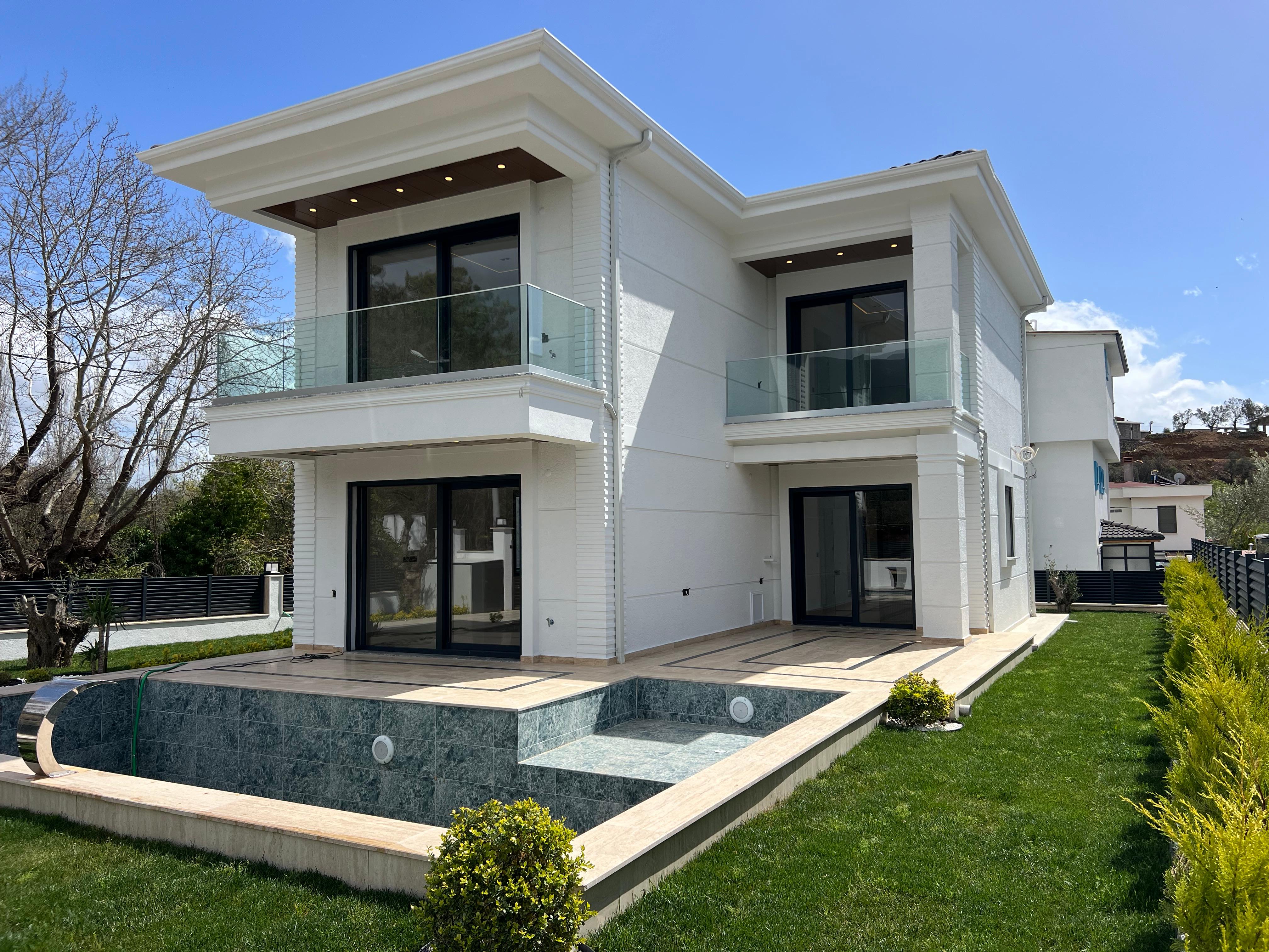 Lüks villa kütle kompozisyonu modern mimari dış görünüm